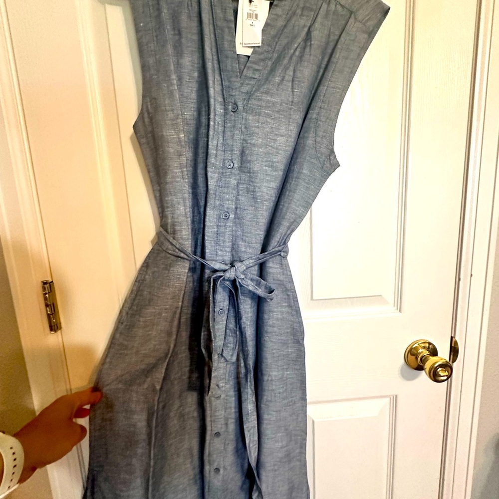 Banana Republic lightweight denim button dress with pockets